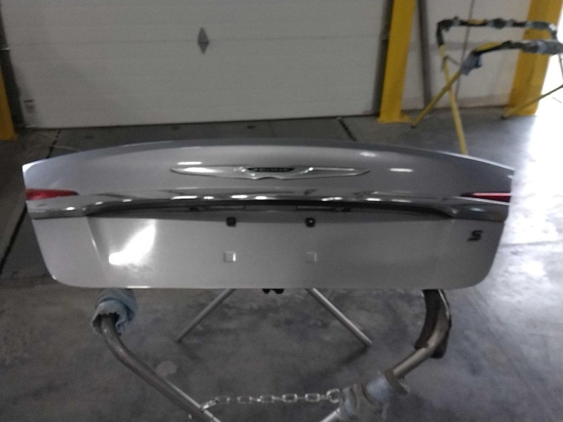 2014 Chrysler 200 Deck Lid Trunk Lid Silver OEM Used 68079062AD 4DR SED SLV
