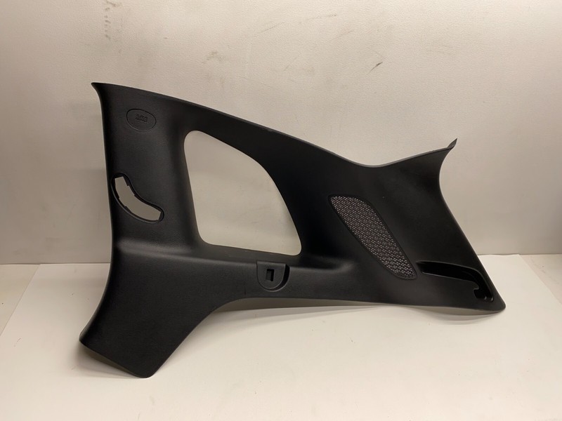 2014-2018 JEEP CHEROKEE RIGHT REAR UPPER QUARTER PANEL TRIM COVER BLACK OEM