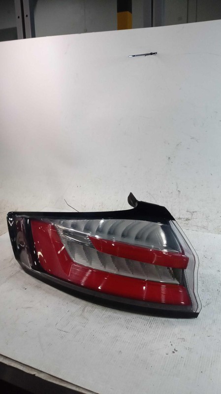 2019 Ford Edge Left Tail Light Assembly Grey OEM 681470 100K Miles