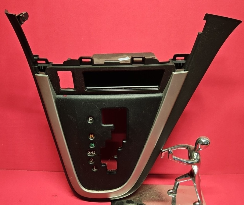 2009 2010 Pontiac Vibe A/T Floor Console Shifter Bezel Trim w/ Cubby 19204492