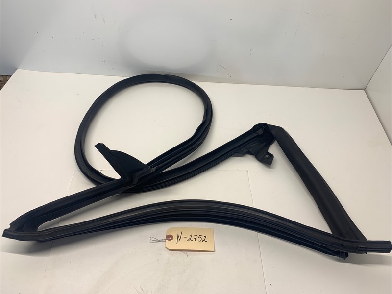 2017 - 2023 TESLA MODEL 3 REAR LEFT DOOR SEAL RUBBER WEATHERSTRIP STRIP 2752 S2