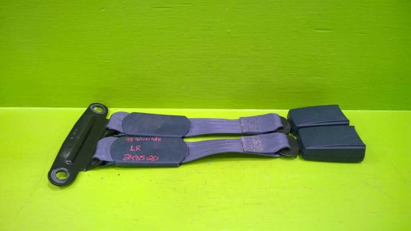 92 93 94 95 96 97 98 CHEVY GMC 1500 LEFT REAR CENTER SEAT BELT BUCKLES 2485-20