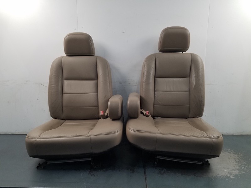 2005 Grand Marquis / Crown Vic Victoria Leather Power Front Seat Set * #9031 G3