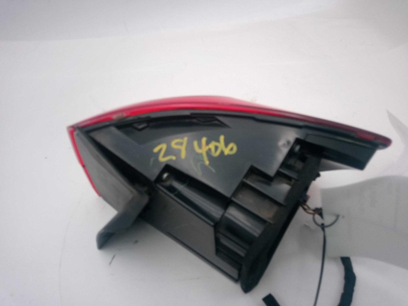 Used Left Tail Light Assembly fits: 2016 Volkswagen Jetta gli LED quarter panel
