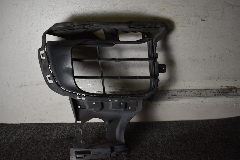 2013 2014 PORSCHE CAYENNE RIGHT FRONT BUMPER GRILLE 7P5 807 682 OEM