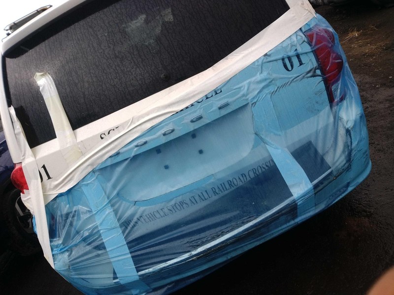 Dodge Caravan 2019 Right Door Glass White OEM Used 457004 121K Mileage