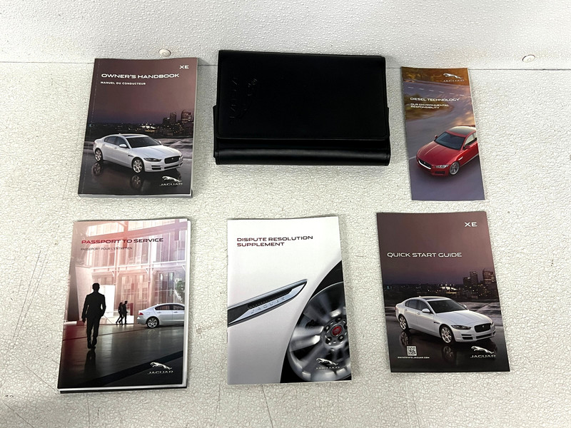 ⭐2017 JAGUAR XE OWNER MANUAL USER'S GUIDE BOOK WITH CASE SET OEM LOT2691