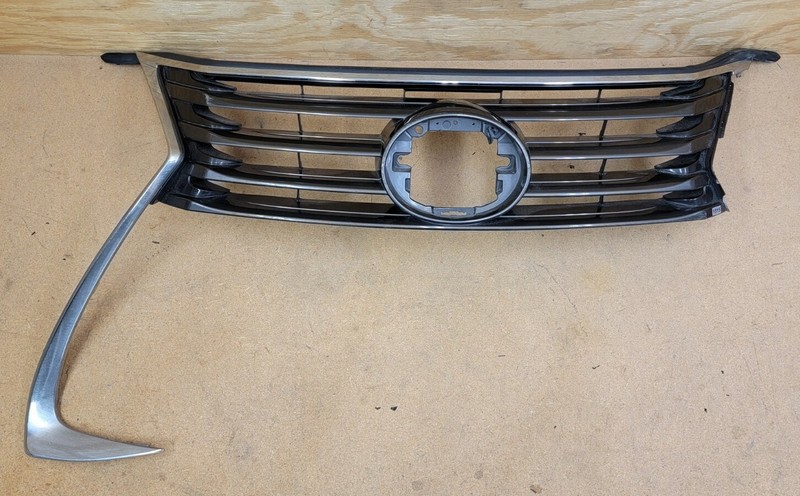 2016 - 2018 Lexus GS450h GS350 Front Bumper Upper Grille With Chrome Trim Right