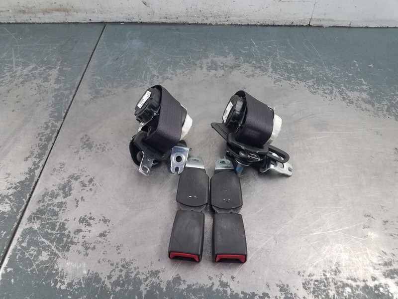 2017 Chevy Camaro ZL1 Rear Seat Belt Set #8417 VV1