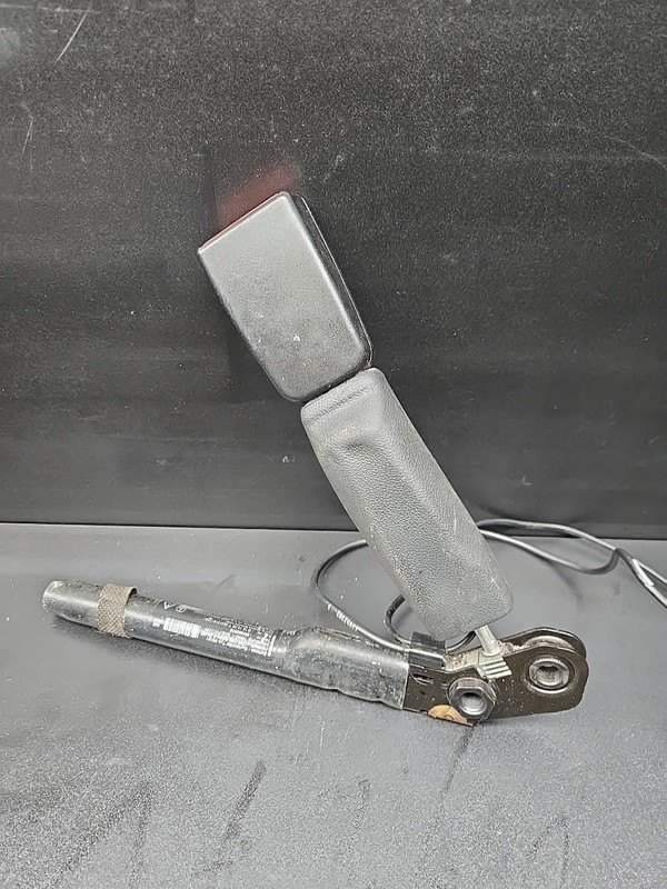 07-14 Mercedes W216 CL600 S550 Front Right Passenger Side Seat Belt Buckle OEM