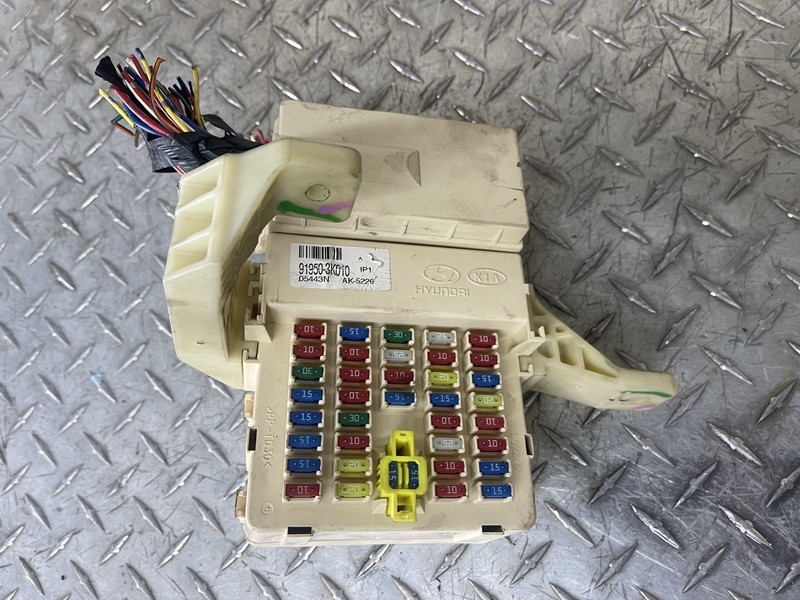 09 10 Hyundai Sonata Interior Cabin Fuse Box Body Control Module BCM 919503k010