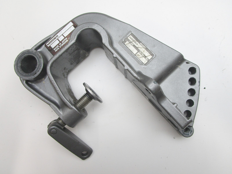 1484-9797M 8245M Mariner 25 - 30 Hp Outboard Port Left Transom Clamp Bracket