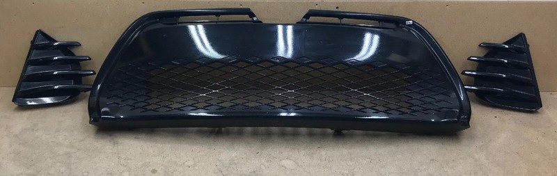 2017 - 2019 TOYOTA COROLLA SE XSE Front Lower Grille W/Foglight Bezel Covers OEM