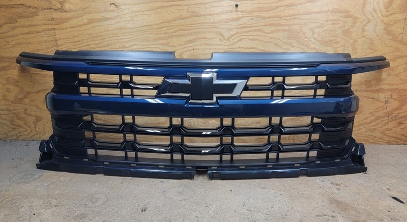 2022 2023 Chevrolet Silverado 1500 RST LTZ Front Grille W/Emblem Assembly OEM
