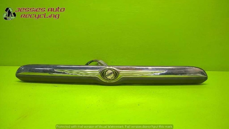 01 TOWN COUNTRY LIMITED LIFTGATE MOLDING TRIM LIC PLATE LAMP LIGHT OEM 1852-31