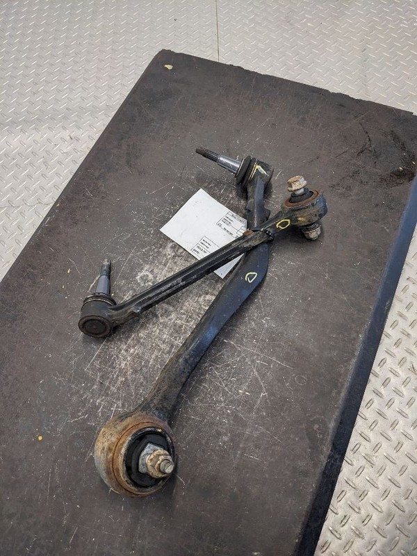 2010-2015 Chevrolet Camaro Front Left Driver Control Arm Set OEM 1182644