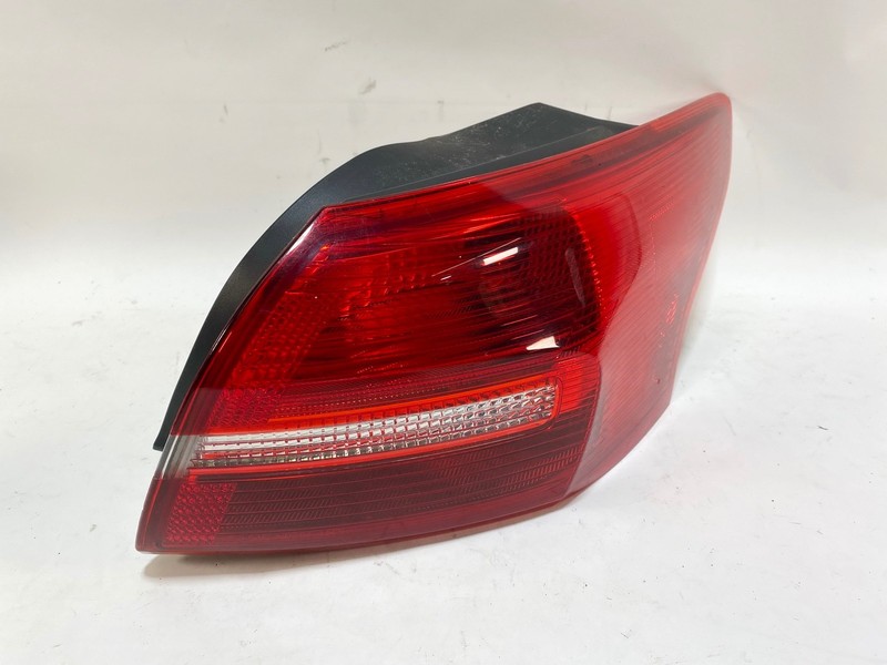 15-18 FORD FOCUS REAR RIGHT RH PASS SIDE OUTER TAIL LIGHT LAMP ASSEMBLY OEM