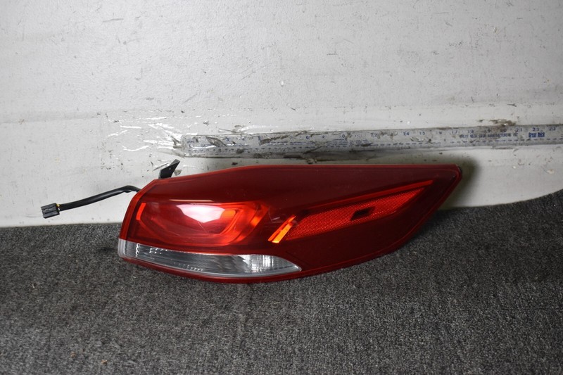 2017-2018 Hyundai Elantra Tail Light RIGHT OEM 92402-F30