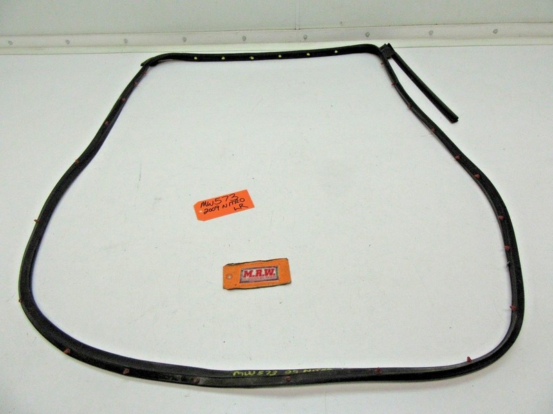 NITRO LEFT REAR DOOR RUBBER SEAL WEATHER STRIP MOLDING CLIPS TO DOOR L LR LH