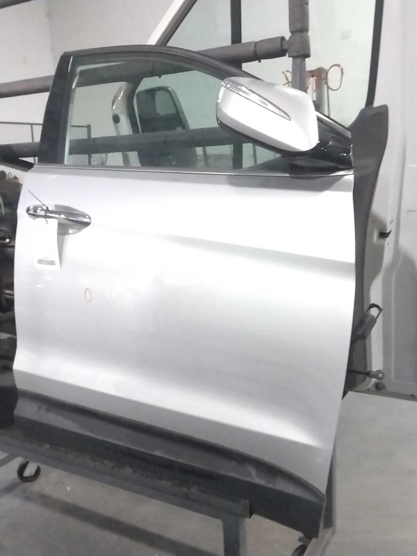 2014 Hyundai Santa Fe Right Door Silver OEM 502254 - 135K Miles