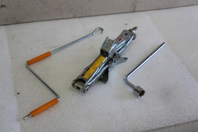 1992 1993 1994 1995 1996 1997 1998 LEXUS SC400 SPARE TIRE JACK AND TOOLS