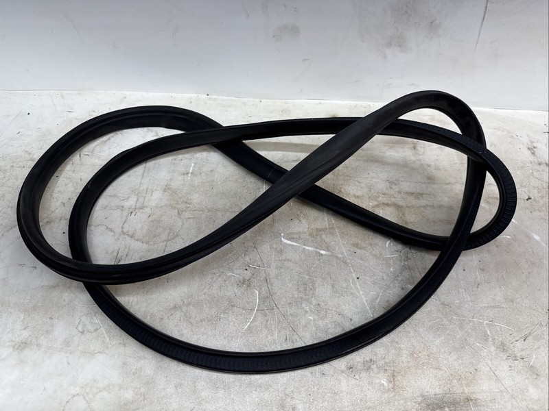 🌟2021-2023 Tesla Model X Front Right Door Weatherstrip Rubber Seal 16219 S2