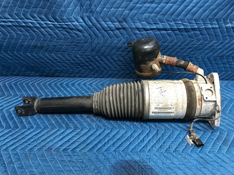 04-10 Audi A8 Quattro Rear Left Air Shock Strut Assembly OEM 4E0616001E
