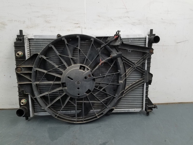 2001 Ford Mustang Cobra SVT Radiator / Fan Assembly #6561 A9