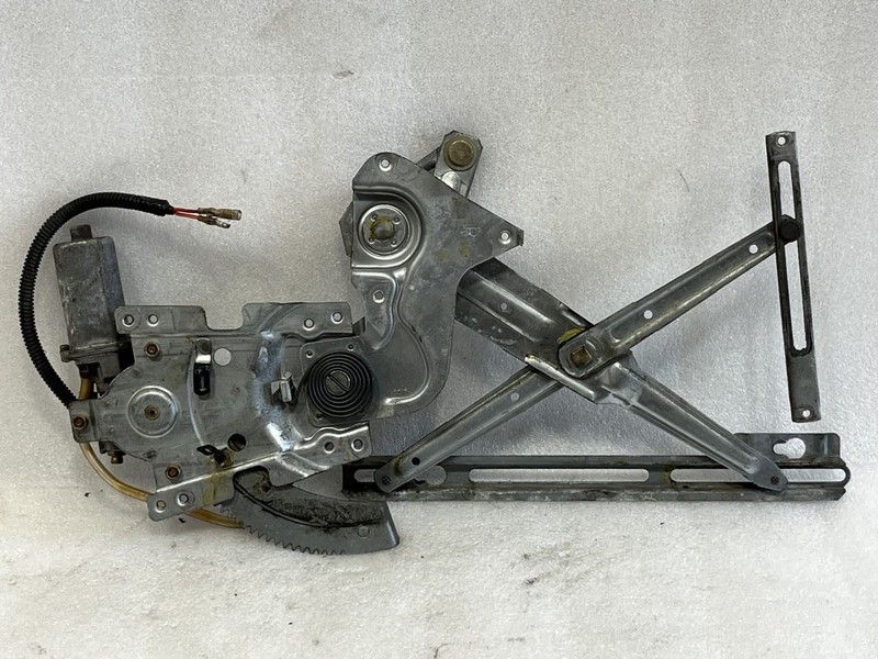 1985 HONDA ACCORD RIGHT PASSENGER SIDE REAR DOOR WINDOW REGULATOR WITH MOTOR
