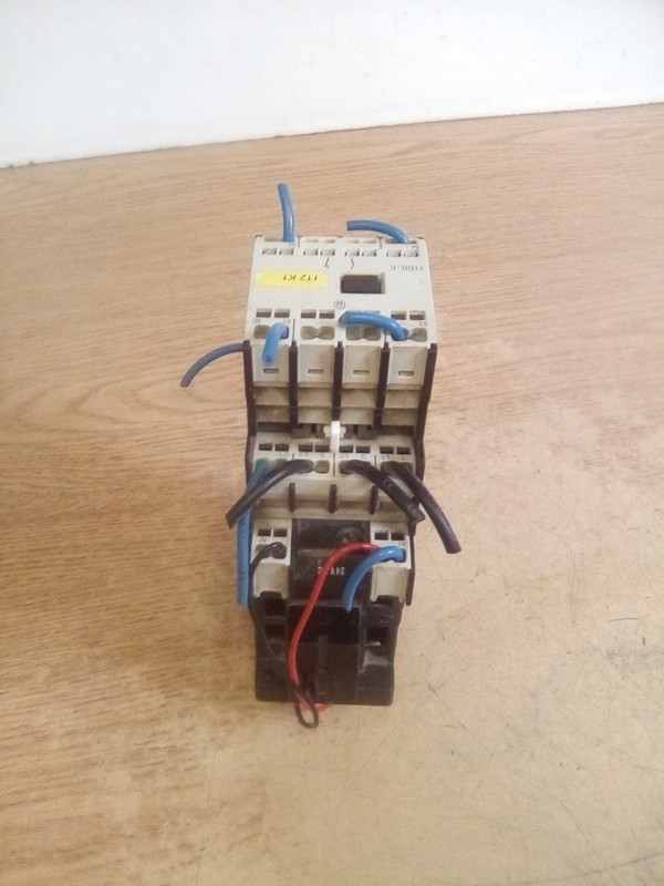 Moeller DIL 00A M-G01-C Contactor 3 Phase 600VAC W/11DIL-C Auxiliary Contact