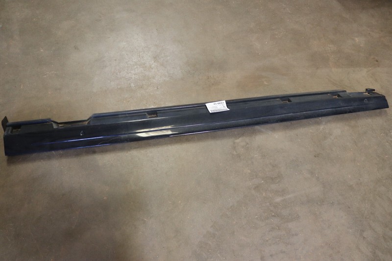2009-2012 VOLKSWAGEN VW CC RIGHT PASSENGER SIDE ROCKER MOLDING BLACK OEM