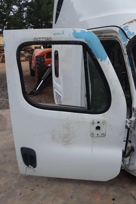 2018-2025 FREIGHTLINER CASCADIA 125 FRONT RIGHT PASSENGER DOOR SHELL PANEL OEM