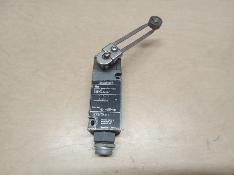 Siem3ns 3SE03-SA6PC Series B1 Limit Switch W/ Siemens 3SE03-DR1 Operator Head