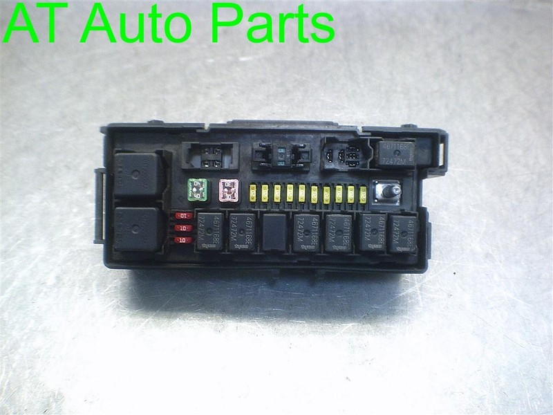 04-06 DODGE DURANGO 4.7L 5.7L 2WD UNDERHOOD PASSENGE FUSE BOX OEM 646-01251