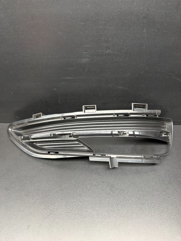 2014-2017 ACURA RLX FRONT BUMPER TURN SIGNAL BEZEL TRIM RIGHT SIDE PASSENGER OEM