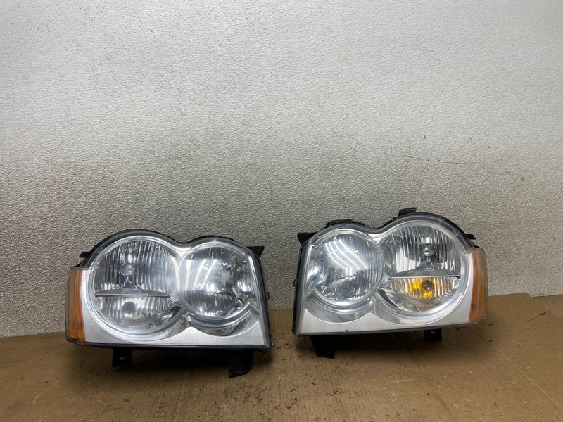 2005-2007 Jeep Grand Cherokee Left+Right Halogen Headlights AA8584 DW