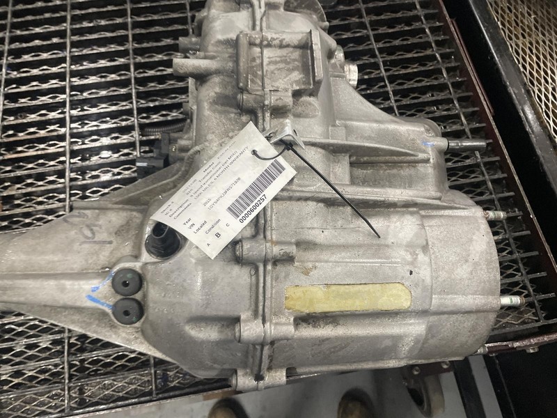 15-'20 CADILLAC ESCALADE Transfer Case 8 speed M5U 156k miles 6 Month Wnty!