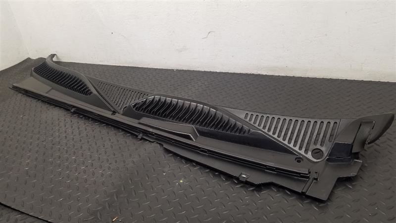 00-06 GMC Yukon XL 1500 Windshield Wiper Cowl Vent Panel OEM 15829661