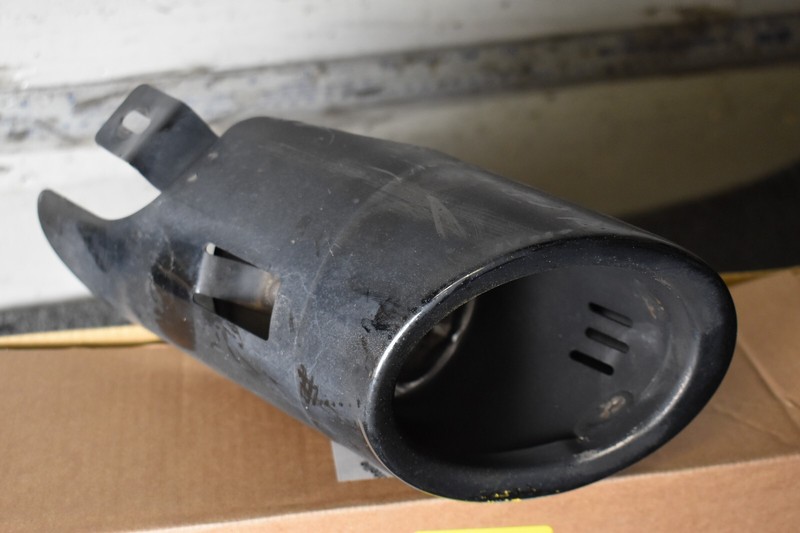 PORSCHE MACAN REAR TAIL PIPE TIP RIGHT GENUINE 95B253682D 95B 253 682 D
