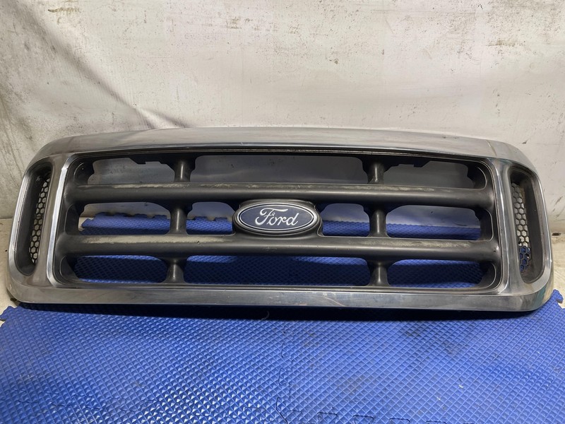 1999-2004 Ford F250 Super Duty Grille Assembly Chrome 2000 2003 2002 2001