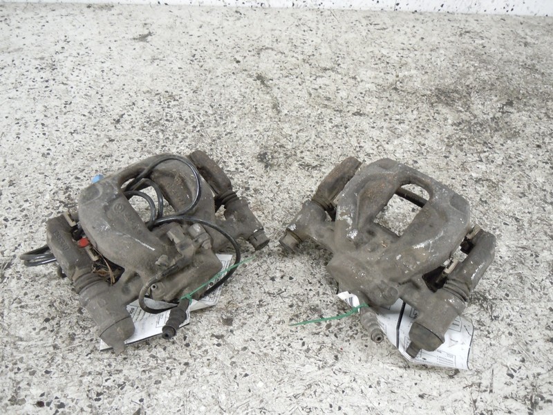 2019-2020 Mercedes-Benz Sprinter 2500 Rear Brake Caliper Pair Left Right OEM