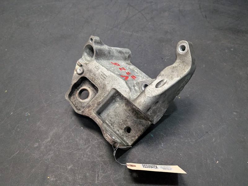 Engine Mount Bracket 2015 Volvo S60 31330142 2014 2016 2017 2018