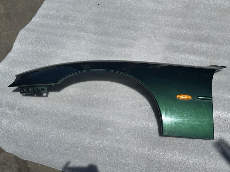 2001-2006 JAGUAR XK8 LEFT DRIVER SIDE FRONT FENDER HGZ BRITISH RACING GREEN