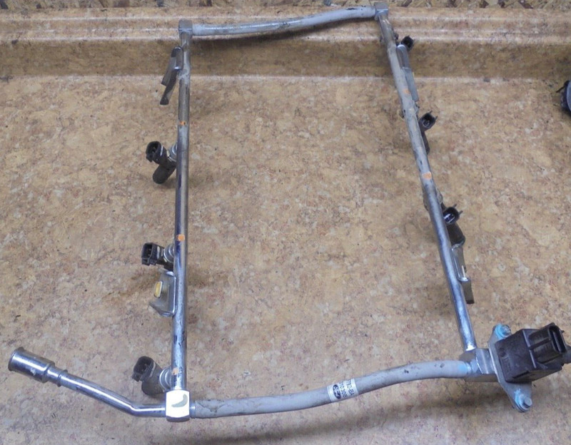 2004 Ford Mustang 3.9L 3.9 L Fuel Injection Gas Rail Injector Hose Tube Pipe 03