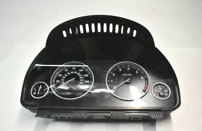 10-11 BMW F10 528i 550i Dashboard Instrument Gauge Cluster Speedometer 9227611
