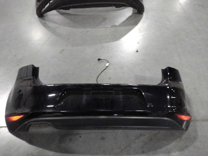 2015 Volkswagen Golf OEM Rear Bumper Assembly Black Light Scratches 136K Miles