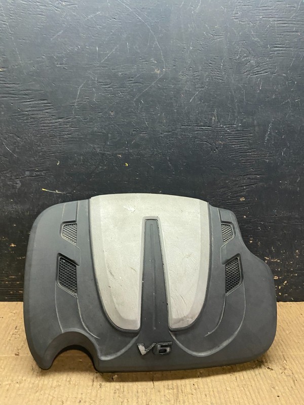2009 - 2012 Kia Sorento Engine CoverEngine Cover 29240-3c240 y6668 DG