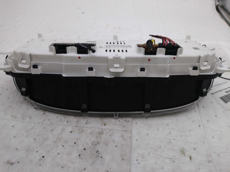 2018 Jeep Wrangler Speedometer Gauge OEM Grey 131k Miles NJ25-25328-647399