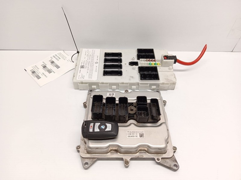 2014-2018 BMW F30 320i Engine Control Module ECU DME CAS Set Key OEM