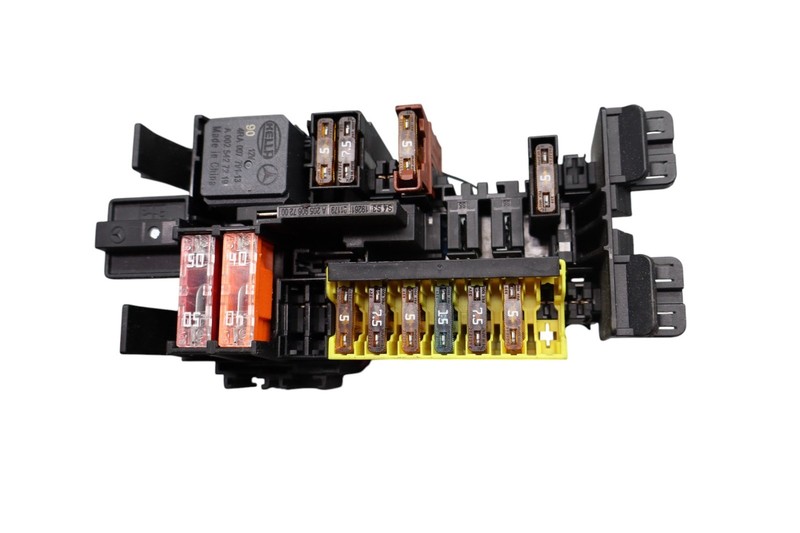 15-23 Mercedes W205 C300 C43 AMG Engine Fuse Relay Box Module 2059067200 OEM
